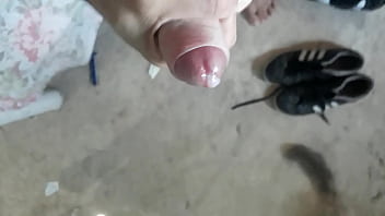 Preview 4 of Cum On Granny Feet - eu e meu namorado . a bunda gostosa n&atilde_o resisti batendo uma punheta