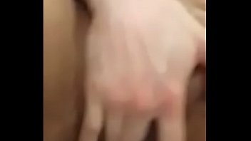 Preview 3 of Sleep Blue Xxx Video - Masturbando a Cxy hasta que tiene un Squirt