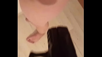 Preview 1 of Haurs Vs Boy - Sunt &icirc_mpușcat cu un pistol airsoft in pulpa provoc&acirc_nd &icirc_mi o rana