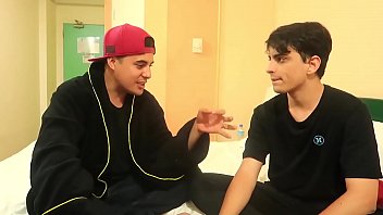 Preview 1 of Mia Khalifa Fucks Fan - Fred metendo pau no rabo do Tio Orochi em um muquifo HD