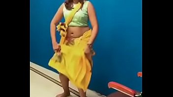 Preview 4 of Sunny Leon Shows Ass - Swathi naidu sexy dance in saree