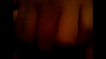 Preview 4 of Suce Moi Les Seins - Amiga se toca