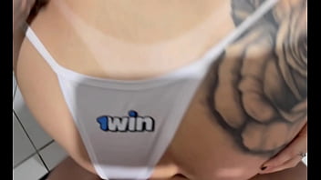 Preview 3 of Fast Machine Tits - Coloquei a novinha pra mamar logo que a gente chegou da praia,  nem deixei tirar o biqu&iacute_ni.