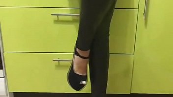 Preview 3 of Old Womenold Eomenold Eomen - Compilaci&oacute_n de chicas en leggins