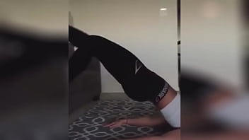 Preview 3 of Youn Girl Old - Chica en leggins