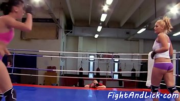 Preview 3 of Karalaxxx I - Wrestling les masturbating in the boxing ring