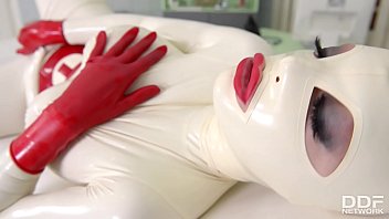 Preview 2 of Vaginapumpe - Busty Latex Lucy spanks her ass &amp_ fills her creamy pussy with clinic sex toy
