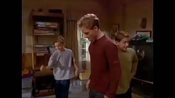 Preview 3 of Hot Sex Son Fuks Mum - Malcolm El de Enmedio 1x03 (Hobvid.com)