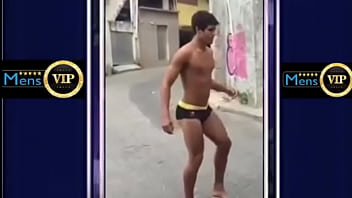 Preview 3 of Busty Mafia - Fazendo embaixadinha de sunga na rua