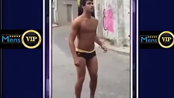 Preview 1 of Busty Mafia - Fazendo embaixadinha de sunga na rua