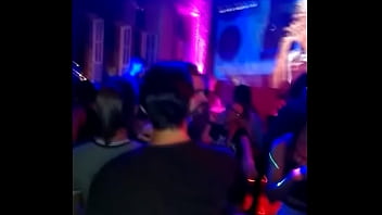Preview 1 of Sxi Fuk - exibindo a buceta no Baile funk