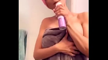 Preview 2 of Xnxxx Nun - Girl singing and dancing