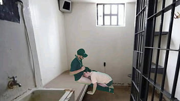 Preview 2 of Sex Gay Chau Au Vietsub - POL&Iacute_CIA REAL FODENDO COM PRISIONEIRA E V&Iacute_DEO VAZA. ELES DEMITEM ELE