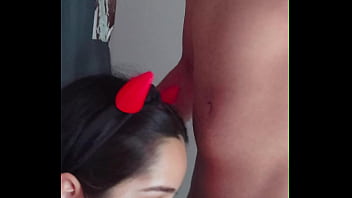 Preview 3 of Deep Sleeping Sex Hd Sex Videos - Diabinha Debora Prado fazendo um boquete profundo e bem babado pra deslizar gostoso
