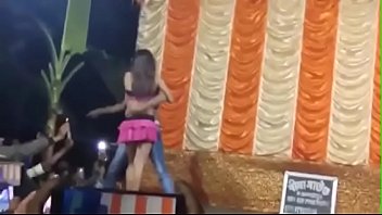 Preview 4 of Porn Yurta Sikis Ifsa - Hot girls dance with erotic way showing assets