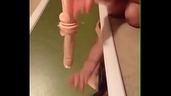Preview 4 of Porn Swim On Oil - Sentando no Consolo!