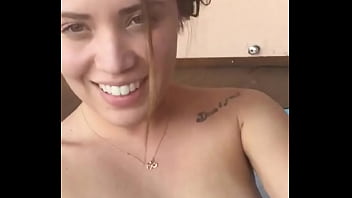 Preview 1 of Xxx Villag Com - Gostosa mostrando sua perereca deliciosa na piscina