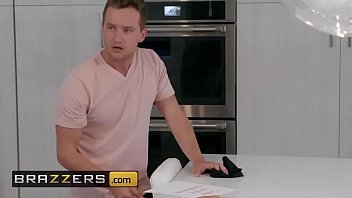 Preview 2 of Mom And Son Full Hd Movie - (Raven Hart,  Van Wylde) - Scavenger Hump - Brazzers