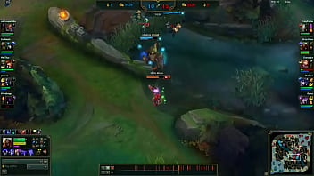 Preview 3 of Karate Trampling - ZED COMENDO A GOSTOSA DA MISS FORTUNE SEM CAMISINHA