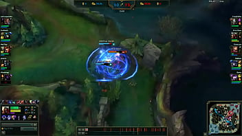 Preview 4 of Karate Trampling - ZED COMENDO A GOSTOSA DA MISS FORTUNE SEM CAMISINHA
