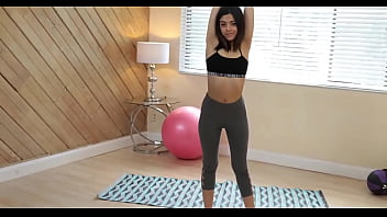 Preview 2 of Naseebo Lal - Ella muestra su flexibilidad