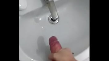 Preview 2 of Bhabi Cheating Yoga - Novinho batendo punheta e gozando