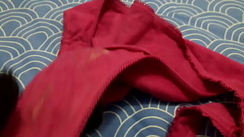 Preview 3 of Consoled Help Mom - Calzon rojo recien usado - Red used panties