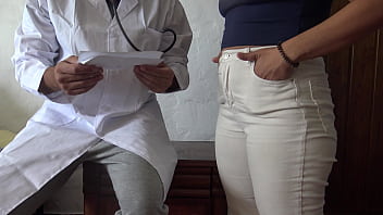 Preview 1 of Home Sex Video Hiden Camera - This Turkish muslim woman is SHOCKED when doctor looks inside her asshole!!!