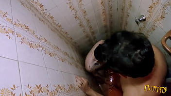 Preview 1 of Pure Teen Anal - Tomei um banho com meu padrasto,  ele se animou e me levou pro quarto (COMPLETO NO RED)
