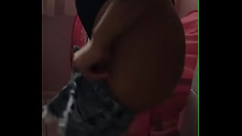 Preview 1 of Pernah Milk - Azzy mc novinha gostosa tentando colocar o short na sua bunda grande