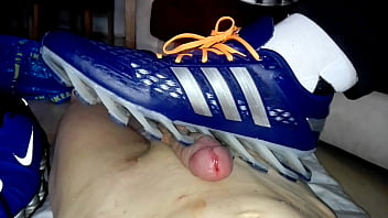 Preview 2 of Couple Spit Each Kiss - Pisando no pau do cara de t&ecirc_nis Adidas