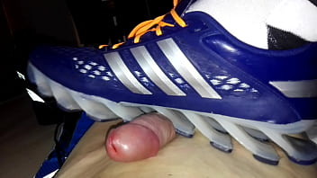 Preview 4 of Couple Spit Each Kiss - Pisando no pau do cara de t&ecirc_nis Adidas