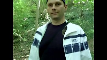 Preview 1 of Vidio Sex Artis Sahrini - je pompe dans les bois