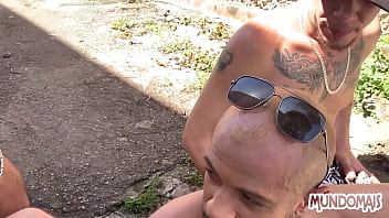 Preview 1 of Idden Massage Indonesia - Eu e meus amigos tomando banho e fodendo!