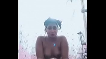 Preview 2 of Mallu Sajini Xxx 3gp Tube - Swathi naidu sexy and nude bath part-4