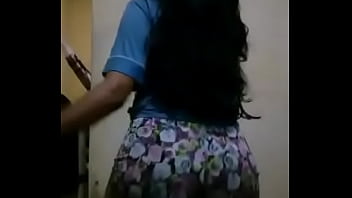 Preview 4 of Legs Teased - Novinha gostosa rebolando sem calcinha