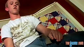 Preview 1 of Little Boys Fukinn Big Ass Moms - Blond Jordan Ashton touches feet while masturbating