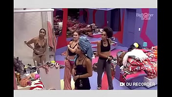 Preview 2 of Boobs Sucking Nude - Paula Sperling Mostrando a Buceta e Os Peitos No BBB19