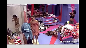 Preview 1 of Boobs Sucking Nude - Paula Sperling Mostrando a Buceta e Os Peitos No BBB19
