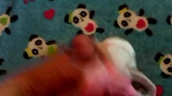 Preview 4 of Guy Slurping Piss - Ropa sucia de mi vecina v
