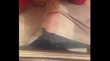 Preview 2 of Feet Worship Under The Table - Patr&iacute_cia dotada batendo uma