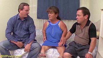 Preview 1 of Wichs Befehl - real midget couple in a threesome fuck orgy