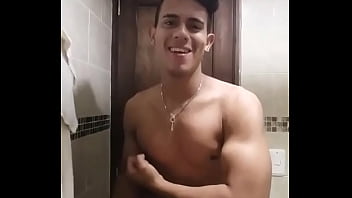 Preview 3 of Mega Small Footjob - Safadinho exibindo o corpo