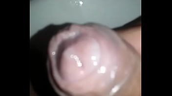 Preview 1 of Cfnm Handjob Bath - pau sujo porra sebo