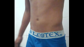 Preview 2 of Gian Cocok - Yendo a la ducha.