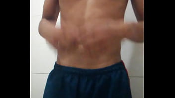 Preview 1 of Gian Cocok - Yendo a la ducha.