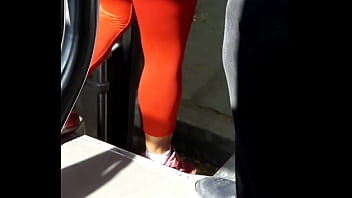 Preview 4 of Publics Pickup - Nalgona se le marca el calzon