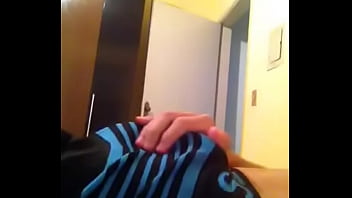 Preview 1 of Gangbang Bosia - Novinho gostoso mostrando o volume