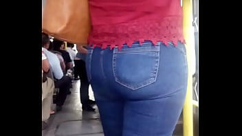 Preview 2 of Www Xxxi Video - En el bus.
