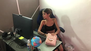 Preview 1 of Dianna Dior - Piscologa sexual no se aguanta las ganas de ver mi verga grande y me la follo por su co&ntilde_o apretado - porno en espa&ntilde_ol - en ruso